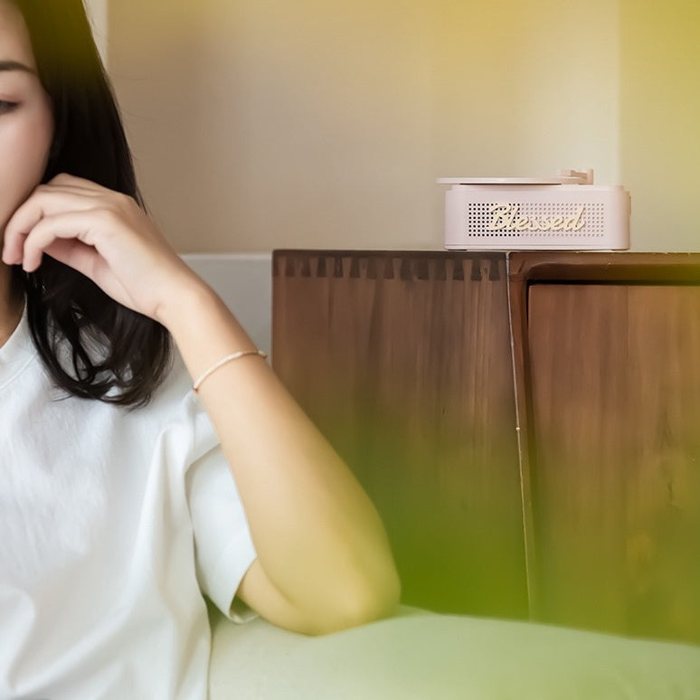 Modern Minimal Vinyl Player Bluetooth Speaker (5-9 Working Days Delivery)