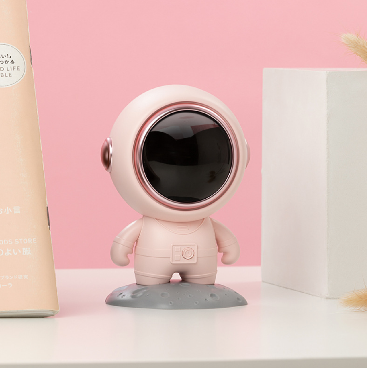 << READY STOCK >> Astronaut Mini Bluetooth Speaker