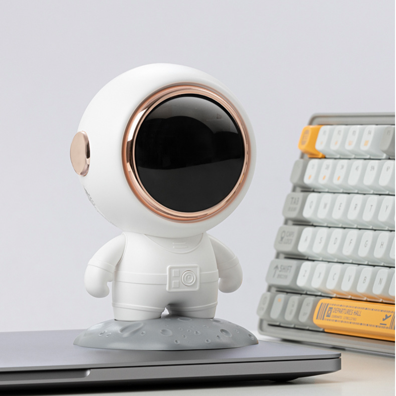 << READY STOCK >> Astronaut Mini Bluetooth Speaker