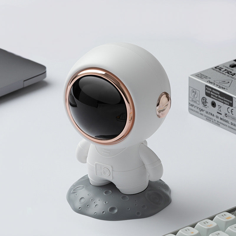 << READY STOCK >> Astronaut Mini Bluetooth Speaker