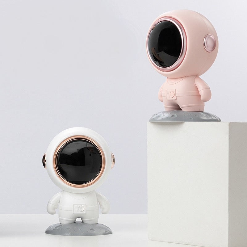 << READY STOCK >> Astronaut Mini Bluetooth Speaker