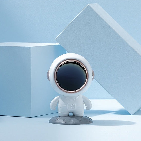 << READY STOCK >> Astronaut Mini Bluetooth Speaker
