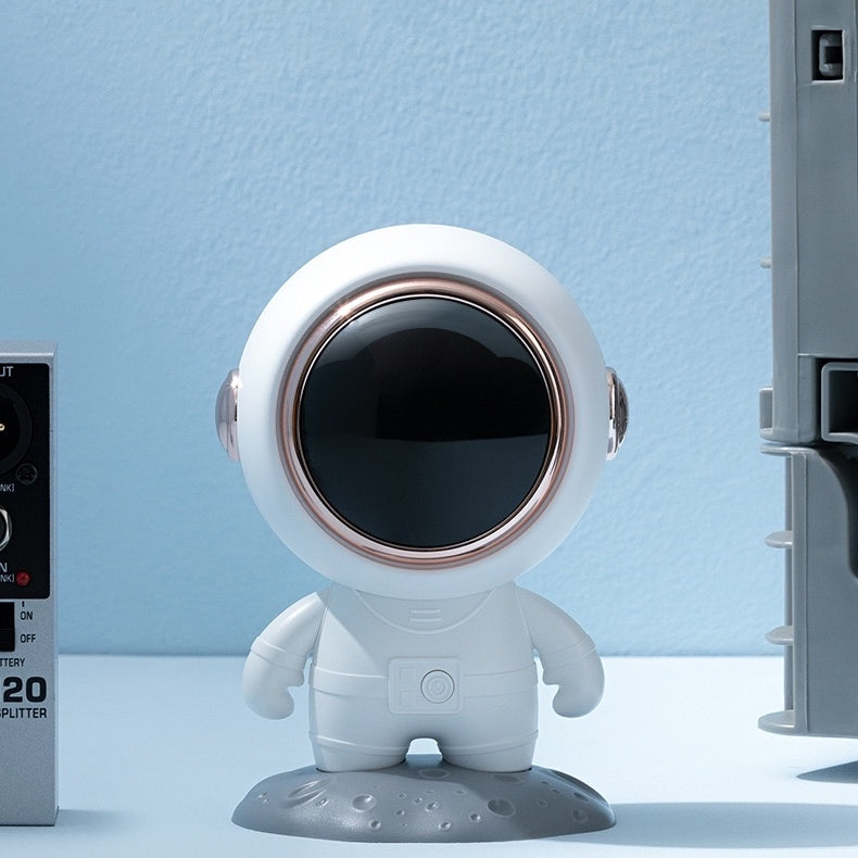 << READY STOCK >> Astronaut Mini Bluetooth Speaker