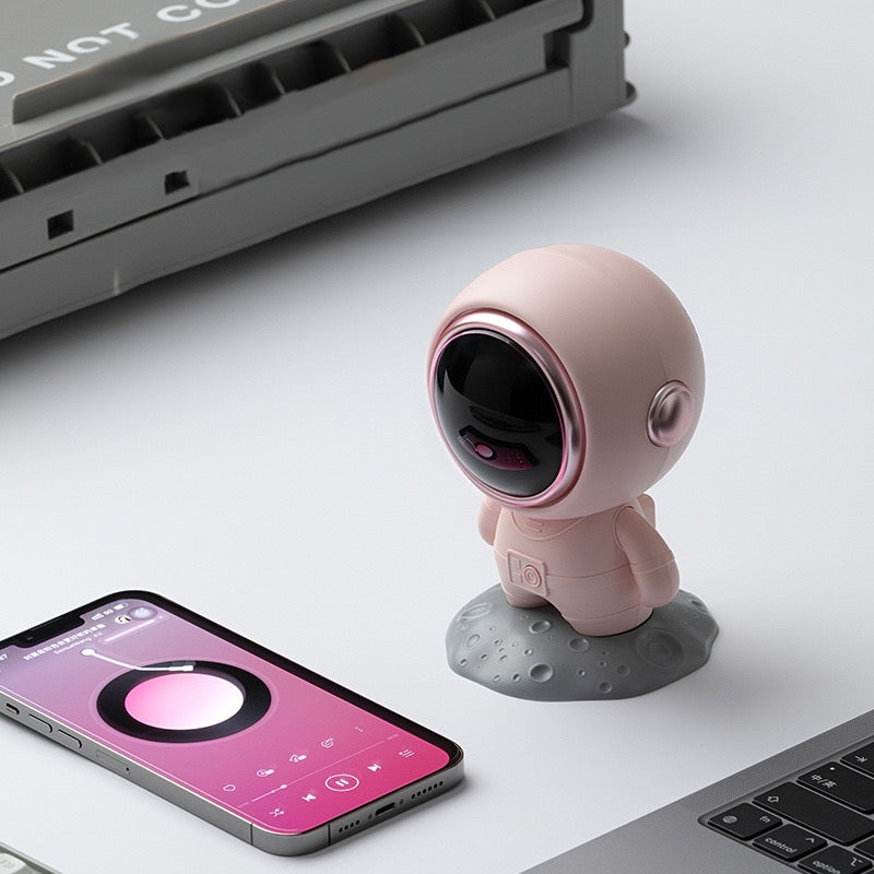<< READY STOCK >> Astronaut Mini Bluetooth Speaker