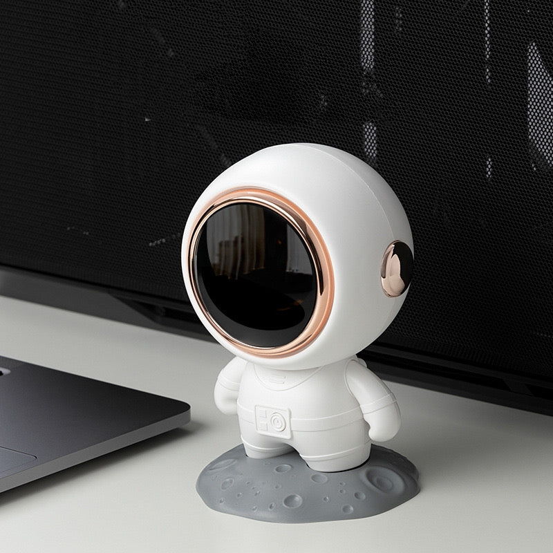 << READY STOCK >> Astronaut Mini Bluetooth Speaker