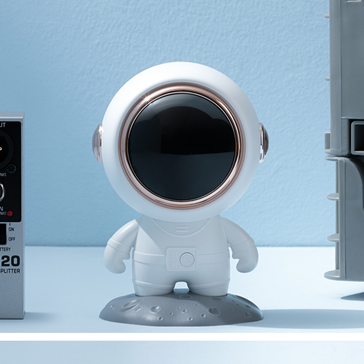 << READY STOCK >> Astronaut Mini Bluetooth Speaker